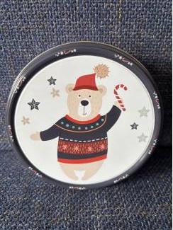 Blikken Kerstblik 13,5 cm doorsnee trommel beer kerst beertje trui