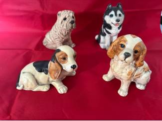 Honden beelden 4 rassen husky bassett spani&euml;l sharpei beeldjes