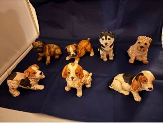Honden beelden 4 rassen husky bassett spaniël sharpei beeldjes