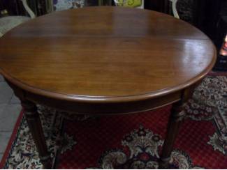 Meubels antieke ovale noten tafel op wieltjes