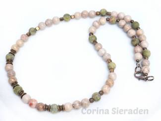 Kettingen Ketting van natuursteen