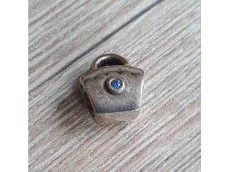 BEDEL ZILVEREN TASJE MET BLAUW STEENTJE