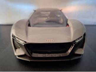 Auto's Audi P8 e-Tron Schaal 1:18