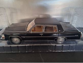 Auto's Cadillac Fleetwood Brougham 1982 Schaal 1:18
