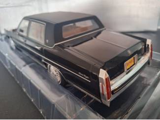 Auto's Cadillac Fleetwood Brougham 1982 Schaal 1:18