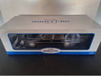 Auto's Cadillac Fleetwood Brougham 1982 Schaal 1:18