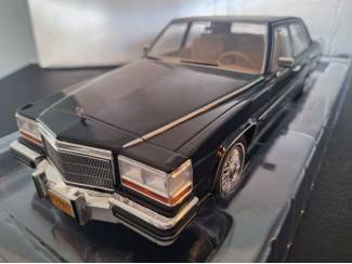 Auto's Cadillac Fleetwood Brougham 1982 Schaal 1:18