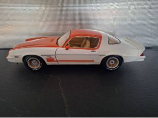 Auto's Chevrolet Camaro Cascade Edition Schaal 1:18