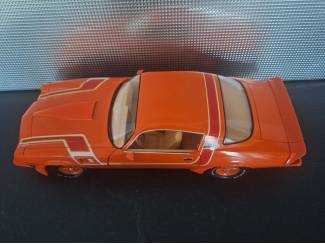 Auto's Chevrolet Camaro Z/28 Hugger Schaal 1:18