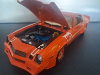 Auto's Chevrolet Camaro Z/28 Hugger Schaal 1:18