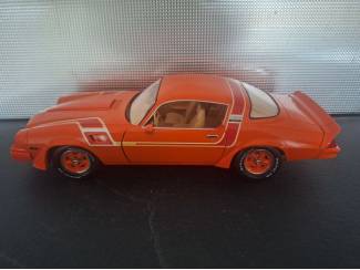 Auto's Chevrolet Camaro Z/28 Hugger Schaal 1:18