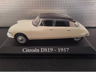 Auto's Citro&euml;n DS 19 1957 Schaal 1:43