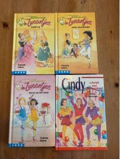 Kinderboeken Balletclub de Zwaantjes danst op het feest (Y.Edens ) avi 7