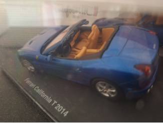 Auto's Ferrari California T Convertible 2014 Schaal 1:43