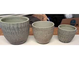 Kamerplanten en Bloempotten OPRUIMING: Mooie serie bloempotten in moderne kleur!