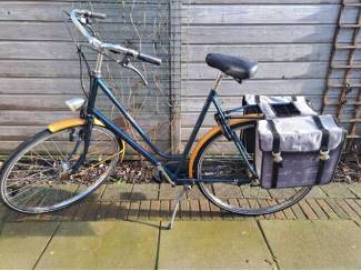 Mooie Sparta damesfiets, met fietstassen en versnellingen!