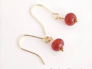 Oorbellen Goldplated oorhangers met edelsteen