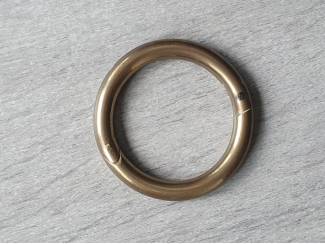 Koperen stierenneusring