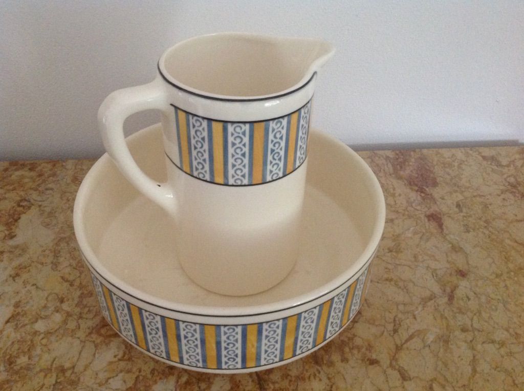 Adecco waskom en waterkan