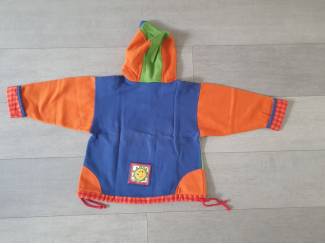 Kleding (Kinder- en Baby) groen/oranje trui met capuchon