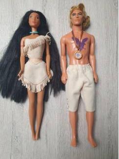 Pocahantas en John Smith barbiepoppen