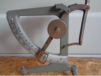 Curiosa WEEGSCHAAL BRIEVENWEEGSCHAAL BRIEVENWEGER hoogte 22 cm