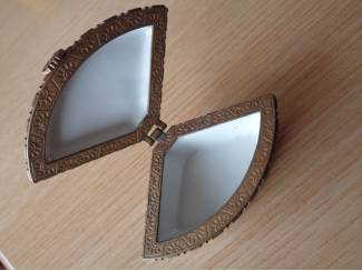 Verzamelen vintage PILLENDOOSJE ROZE EN GELE BLOEMEN