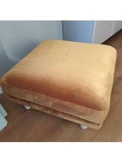 Banken | Voetenbanken en Poefen OPRUIMING: Mooie hocker met houten poten!