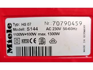 Huishoudelijk Miele vintage steelstofzuiger Model S144 Type HS07 ROOD mooi