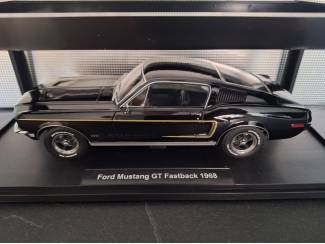 Auto's Ford Mustang GT Fastback 1968 Schaal 1:18