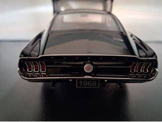 Auto's Ford Mustang GT Fastback 1968 Schaal 1:18