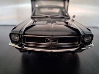 Auto's Ford Mustang GT Fastback 1968 Schaal 1:18