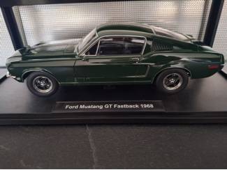 Auto's Ford Mustang GT Fastback 1968 Schaal 1:18