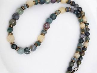 Kettingen Ketting van natuursteen