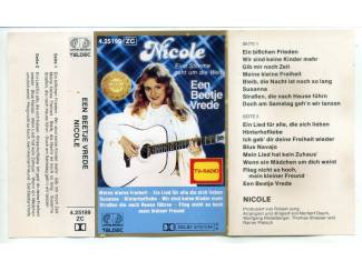 Cassettebandjes Nicole 2 cassettes &euro;3,50 per stuk en 2 voor &euro;6,00 ZGAN