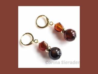 Goldplated oorringen met natuursteen