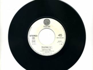 Grammofoon / Vinyl Earth & Fire Fire of love vinyl single 1979 MOOI