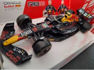 Formule 1 RB18 Sergio Perez Schaal 1:18