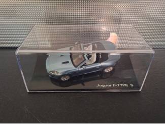 Auto's Jaguar F-Type V8 S Convertible Schaal 1:43