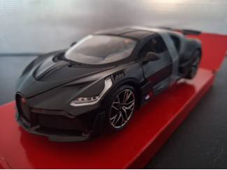 Lamborghini Countach LPi 800-4 Schaal 1:24