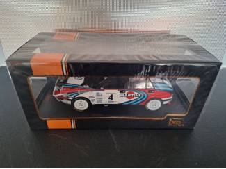 Auto's Lancia Delta Integrale 16V #4 Martini Schaal 1:18