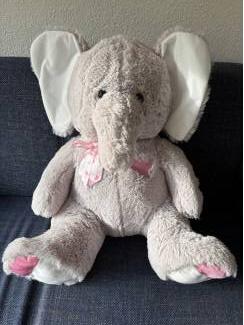 Grote knuffel olifant grijs met wit roze accenten