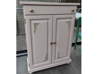 Kasten Zacht roze kast