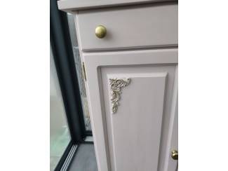 Kasten Zacht roze kast