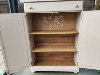 Kasten Zacht roze kast