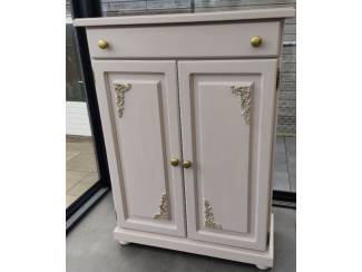 Kasten Zacht roze kast