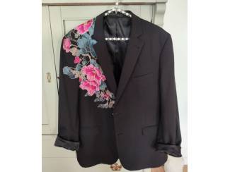 Zwart gepimpt colbert met bloemen