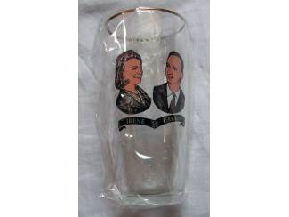 Koninklijk Huis en Royalty Koninklijk huis oudere serie 3 Glazen en 1 beker ZGAN