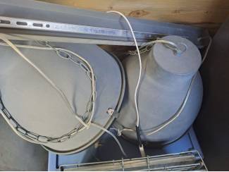 Te koop 3 industriele hanglampen