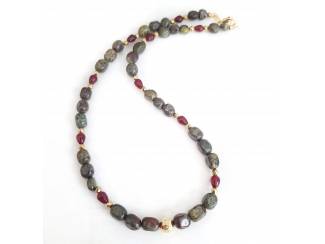 Kettingen Ketting van natuursteen